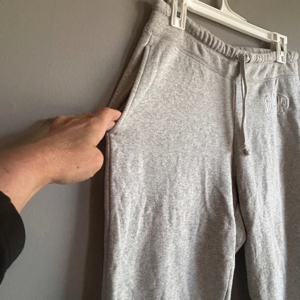 Gap Mens Small Heather Gray Logo Fleece Sweatpants Raw Hem Drawstring Joggers